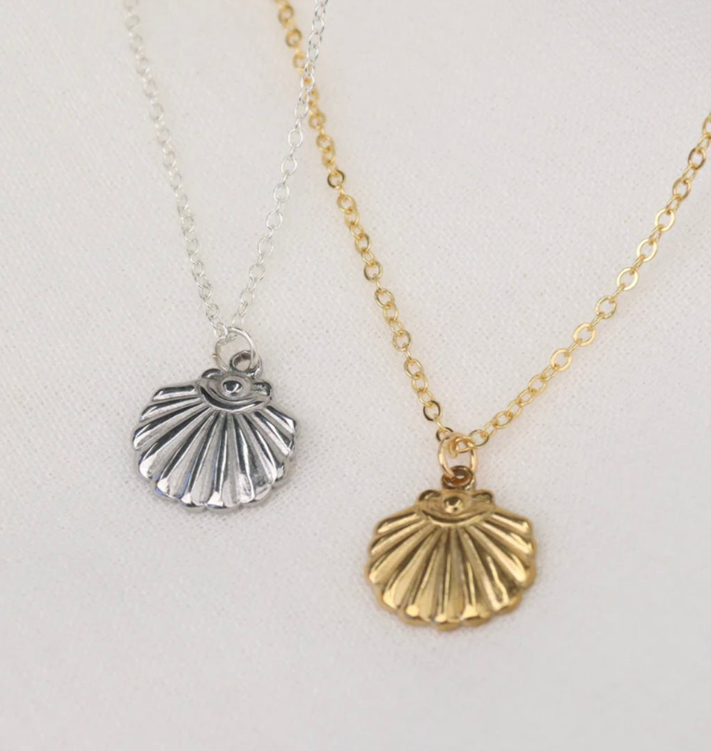 Necklace - Shell pendant